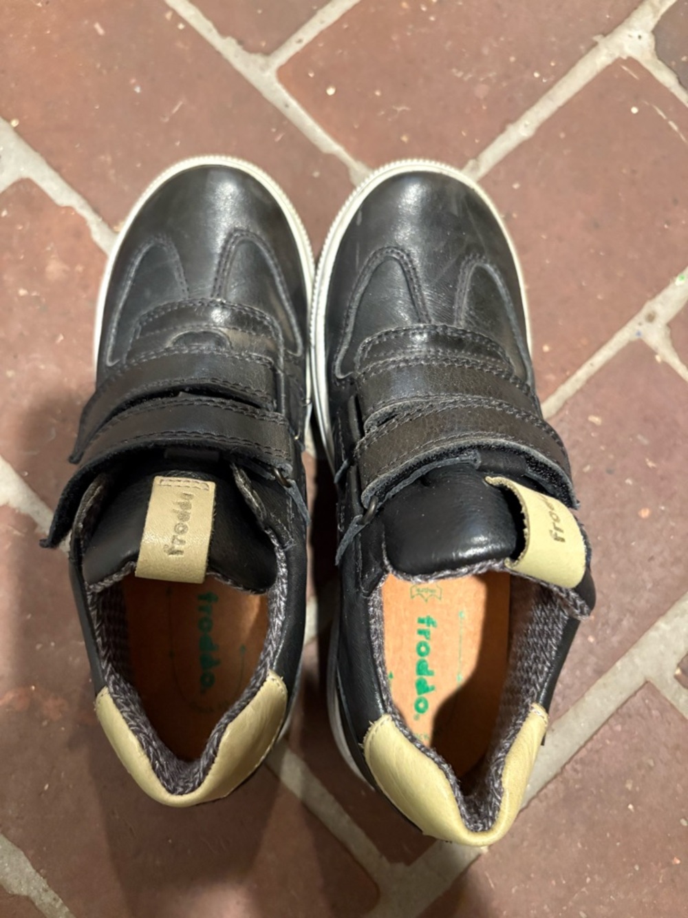Frodo Kids Black Leather Velcro Sneakers. Worn 2x. Size 33 (us 2)
